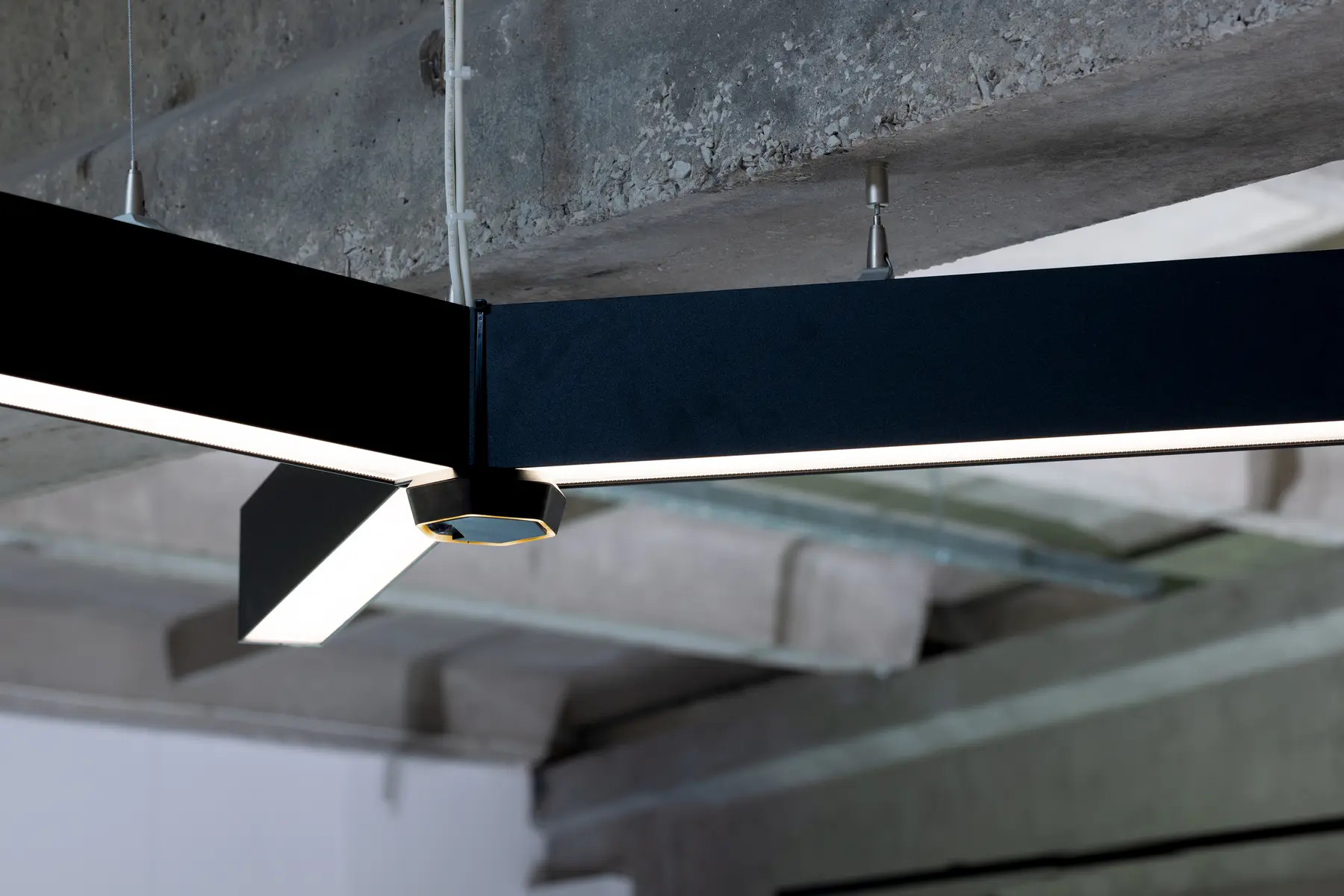 Ceiling installation with integrated building lighting automation