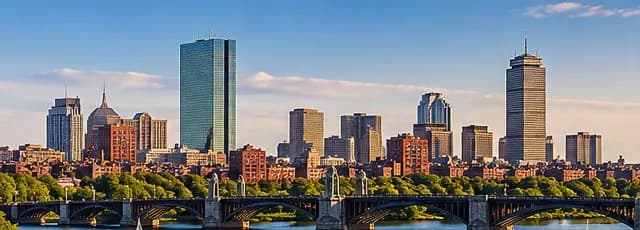 Horizonte de Boston al otro lado del río Charles, con edificios tradicionales y contemporáneos